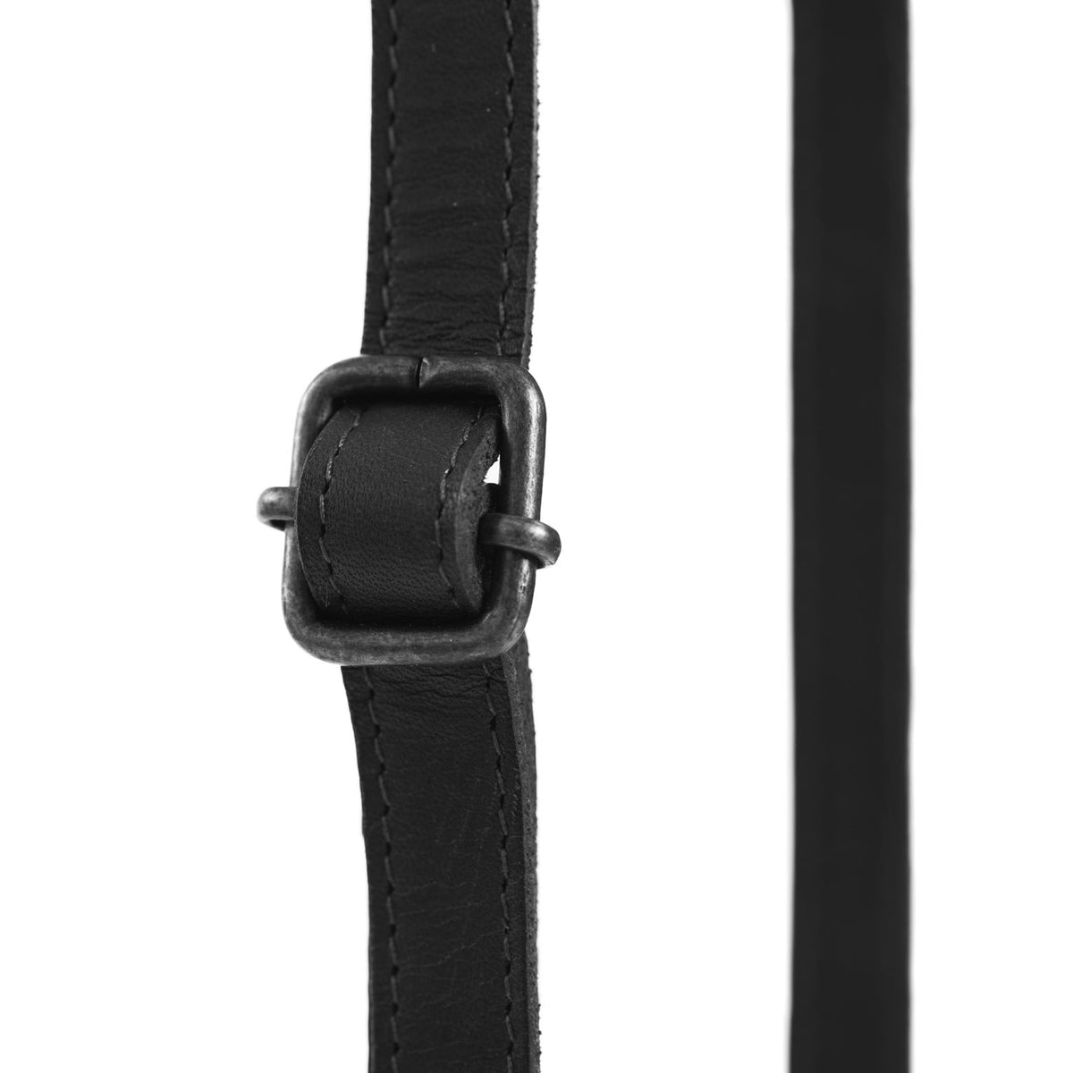 
Tailored Rib Cuffs & Hem Craftsmanship Construction Detail on Malaga Fullnarvsläder Phone Bag