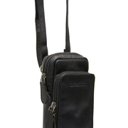 
Tailored Rib Cuffs & Hem Craftsmanship Construction Detail on Valdes Fullnarvsläder Phone Bag