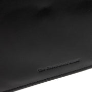 Close-Up Detail of Classic Collar &amp; Heavy-Duty Zipper Hardware on Leather Portfolio Moreton för Dam