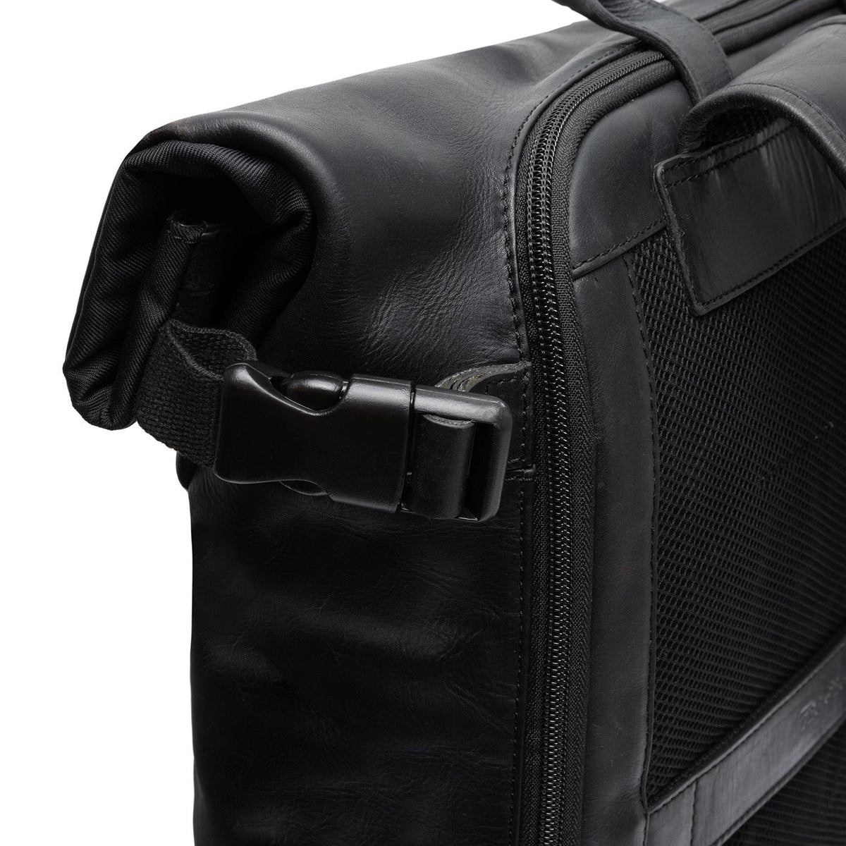 Solid Antique Brass Hardware &amp; Heavy-Duty Dual Zipper Detail on Bornholm Full-Grain Leather Roll-top Backpack för Dam