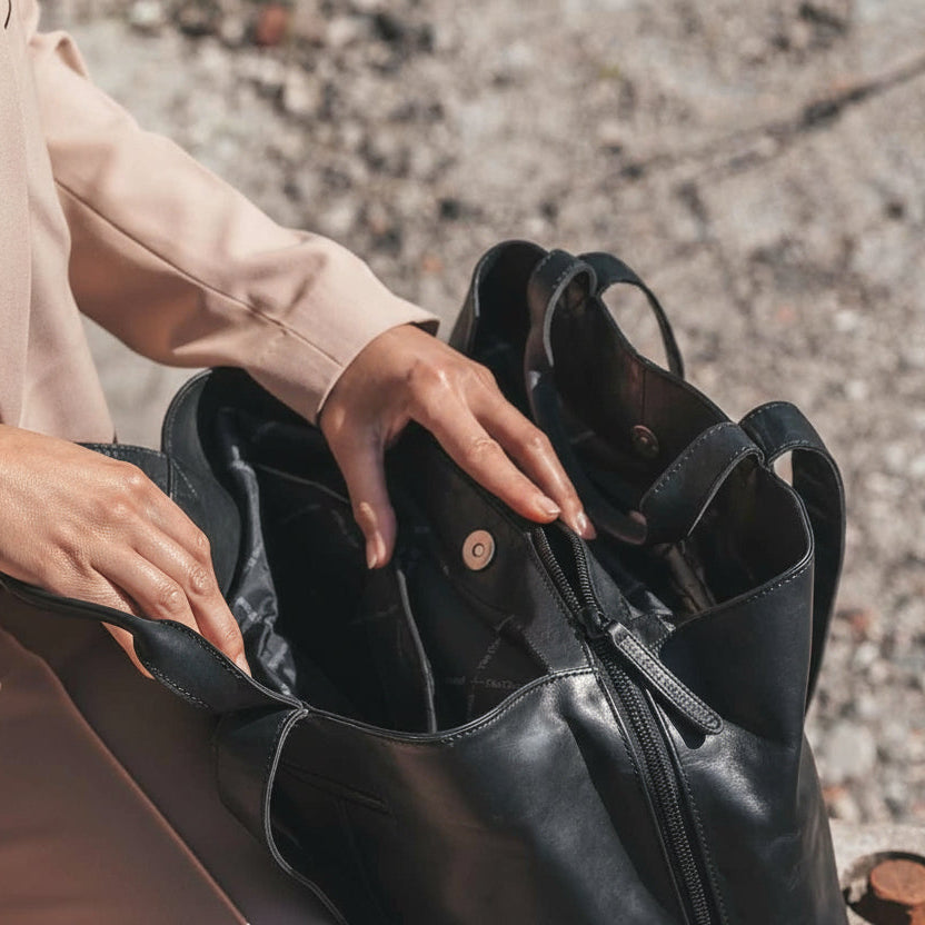 Gail Full-Grain Leather Shoulder Bag för Dam - Structured Side Profile Showing Gusset Depth &amp; Expansion Capacity