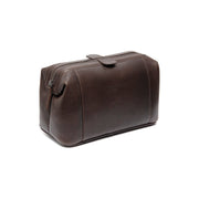 Styled Fit Perspective of Biassa Full-Grain Leather Toiletry Bag för Dam on Model - Natural Daylight Drape