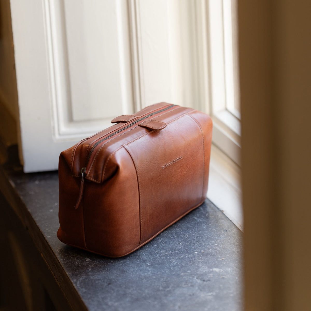 Biassa Full-Grain Leather Toiletry Bag för Dam – alternate product view 2