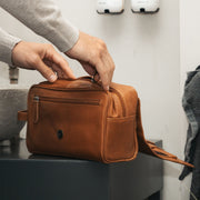Rosario Full-Grain Leather Toiletry Bag – alternate product view 3