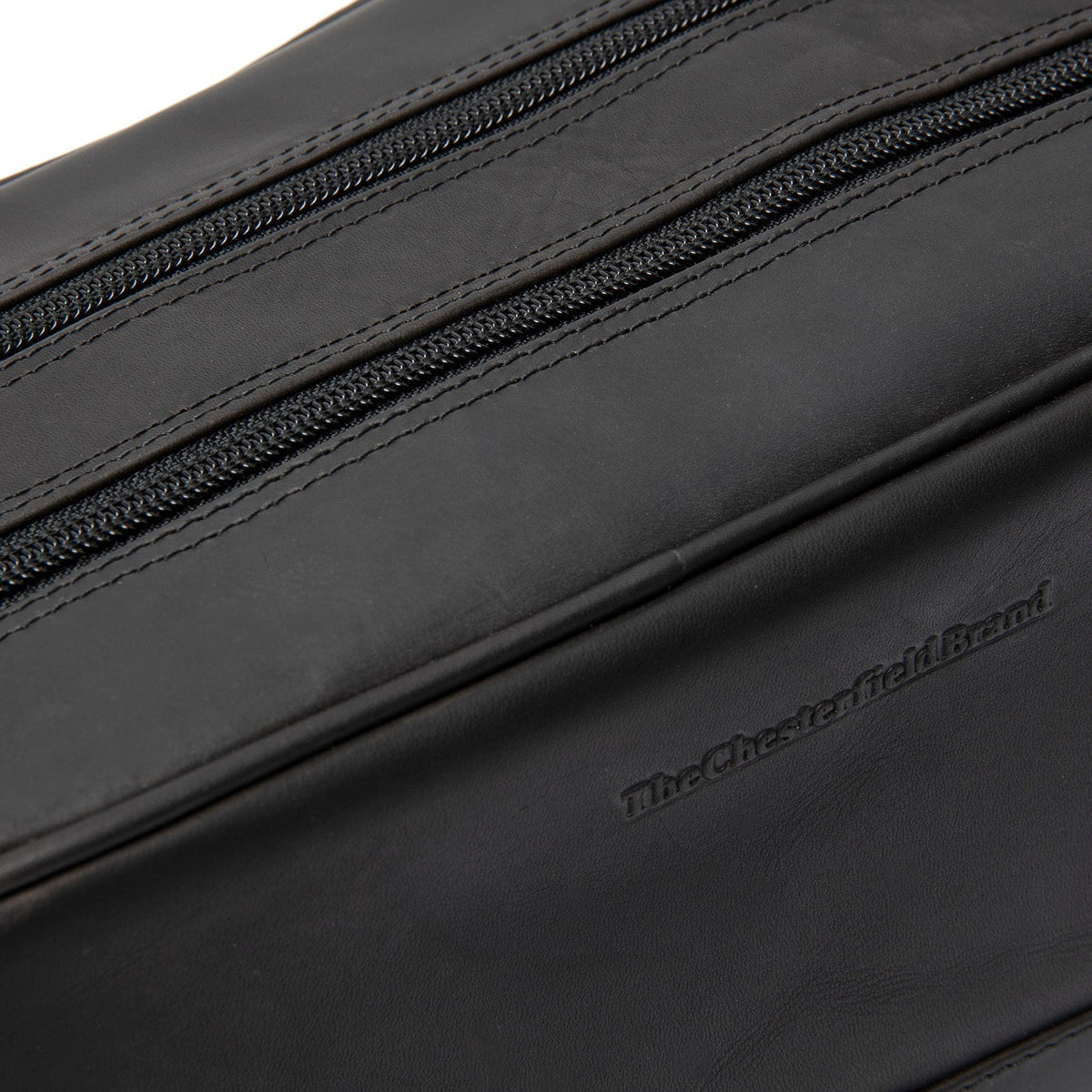 Tailored Rib Cuffs &amp; Hem Craftsmanship Construction Detail on Stacey Full-Grain Leather Toiletry Bag för Dam