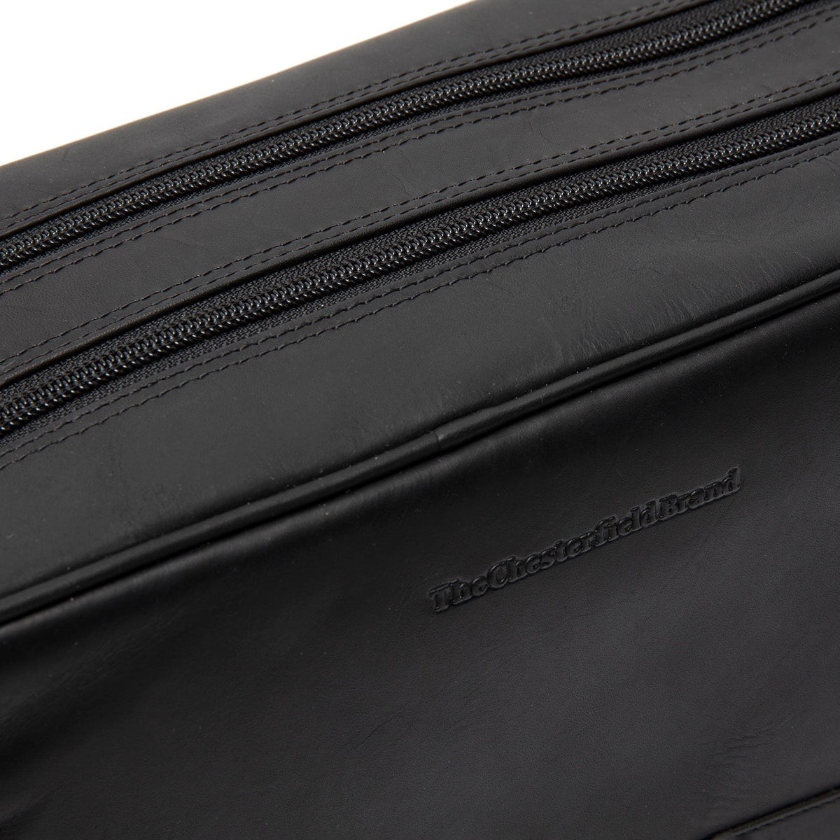 Close-Up Detail of Classic Collar &amp; Heavy-Duty Zipper Hardware on Stefan Full-Grain Leather Toiletry Bag för Dam