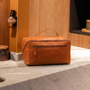 Trevia Full-Grain Leather Toiletry Bag för Dam – alternate product view 2