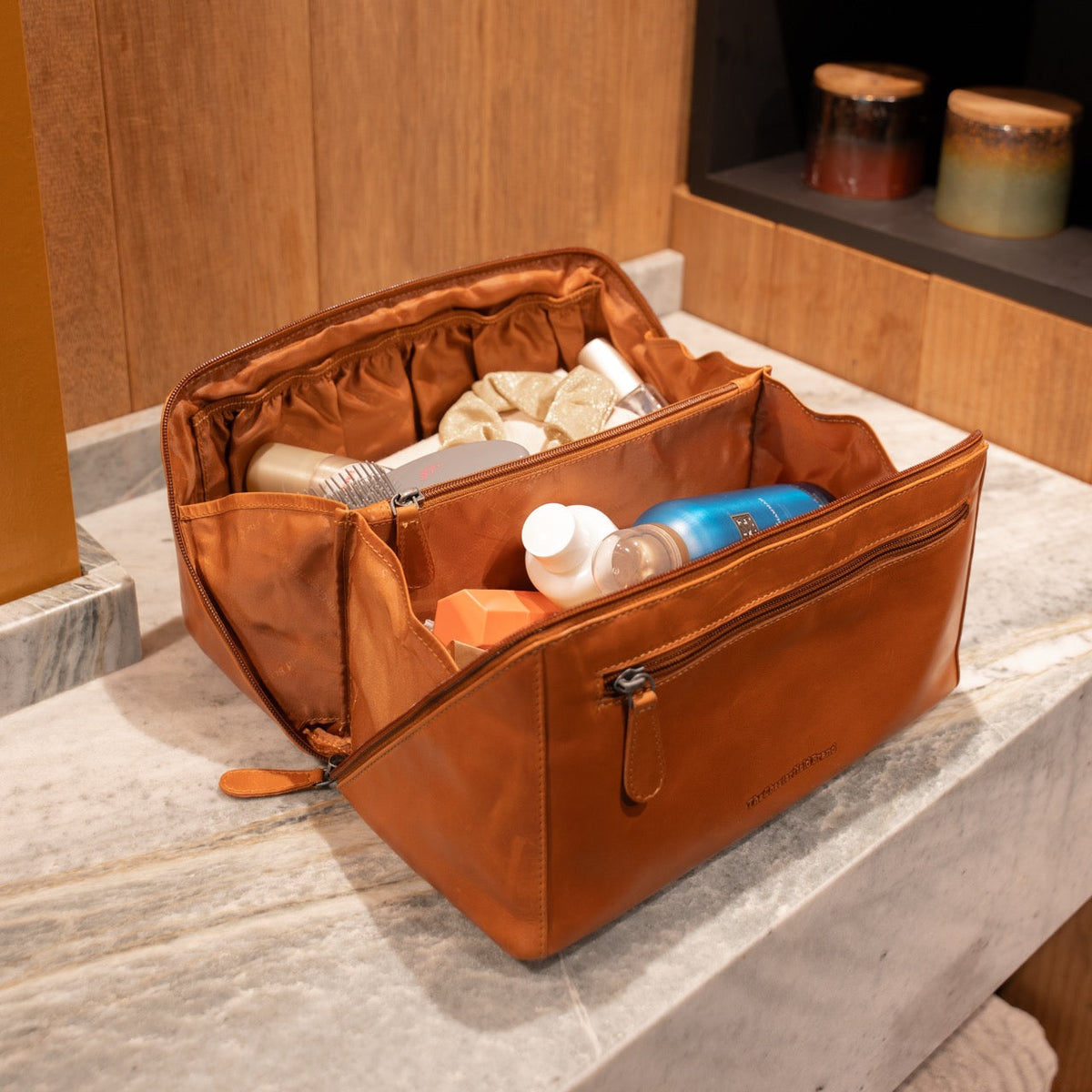 Trevia Full-Grain Leather Toiletry Bag för Dam – alternate product view 3