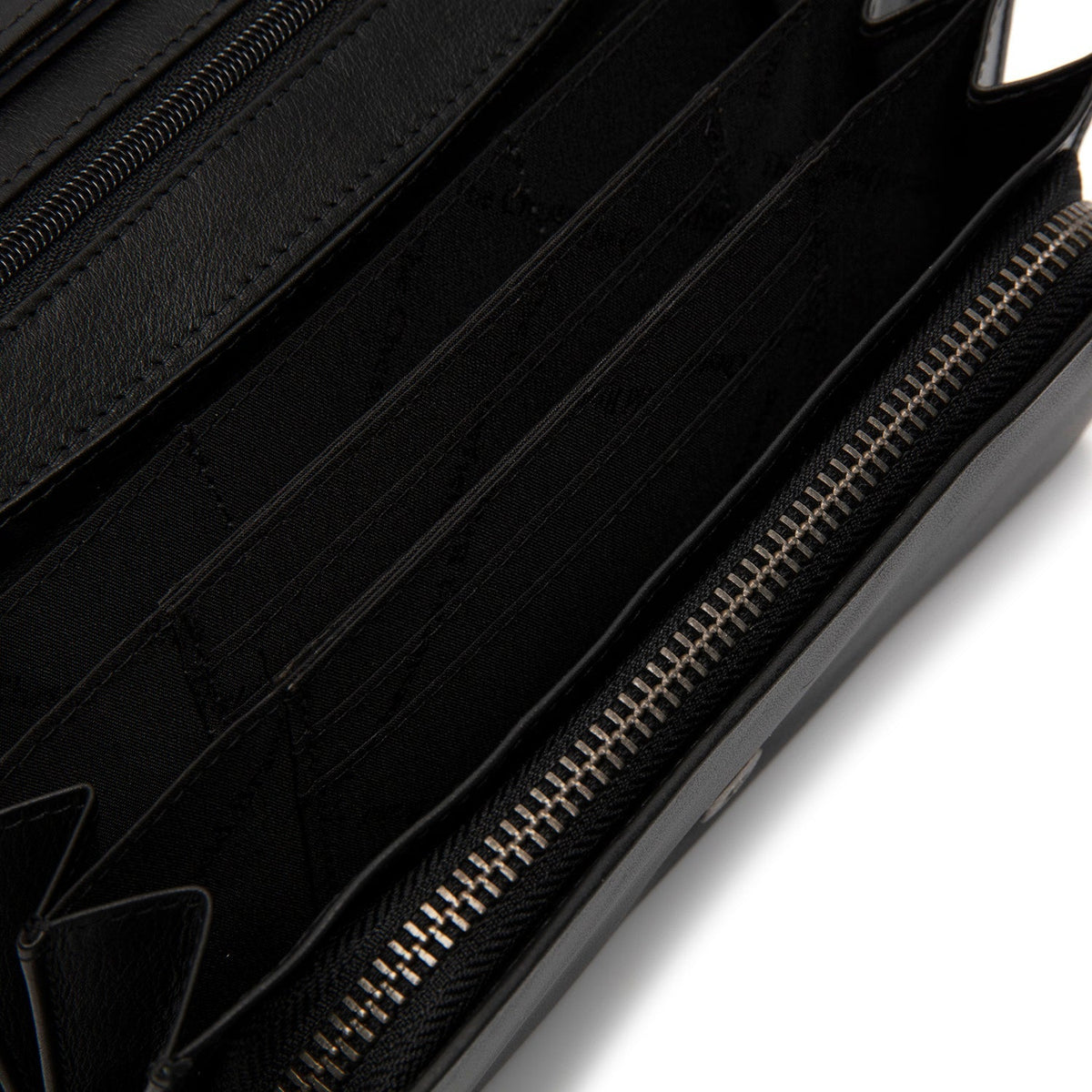 Solid Antique Brass Hardware &amp; Heavy-Duty Dual Zipper Detail on Arvento Full-Grain Leather Wallet för Dam