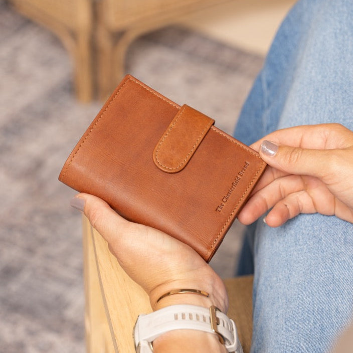 Ruby Full-Grain Leather Wallet för Dam – alternate product view 2