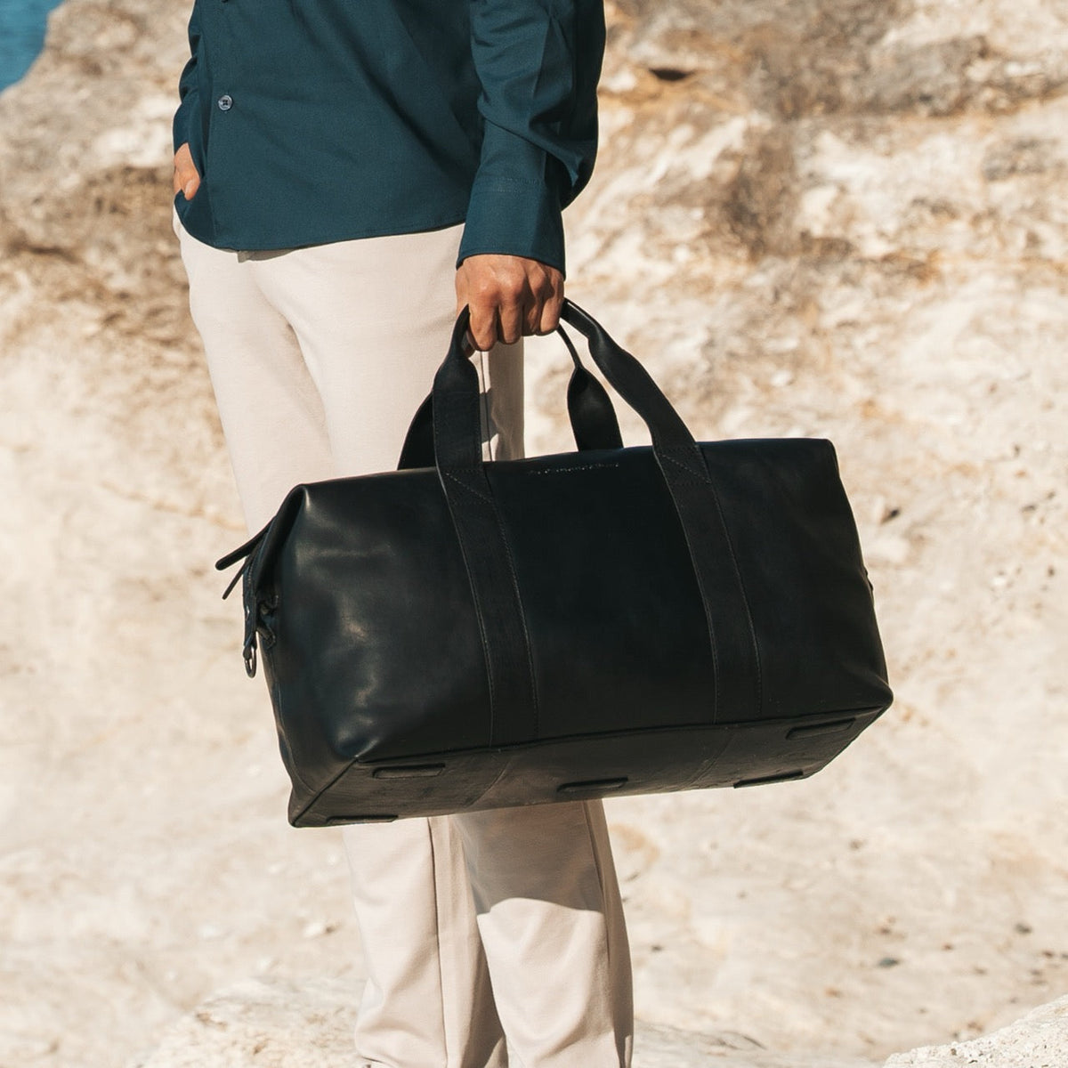 Conor Full-Grain Leather Weekender Bag för Dam - Structured Side Profile Showing Gusset Depth &amp; Expansion Capacity