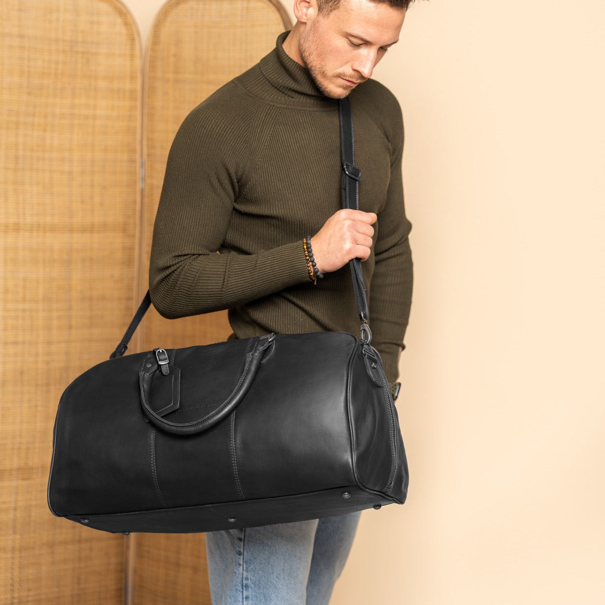 William Full-Grain Leather Weekender Bag för Dam - Structured Side Profile Showing Gusset Depth &amp; Expansion Capacity