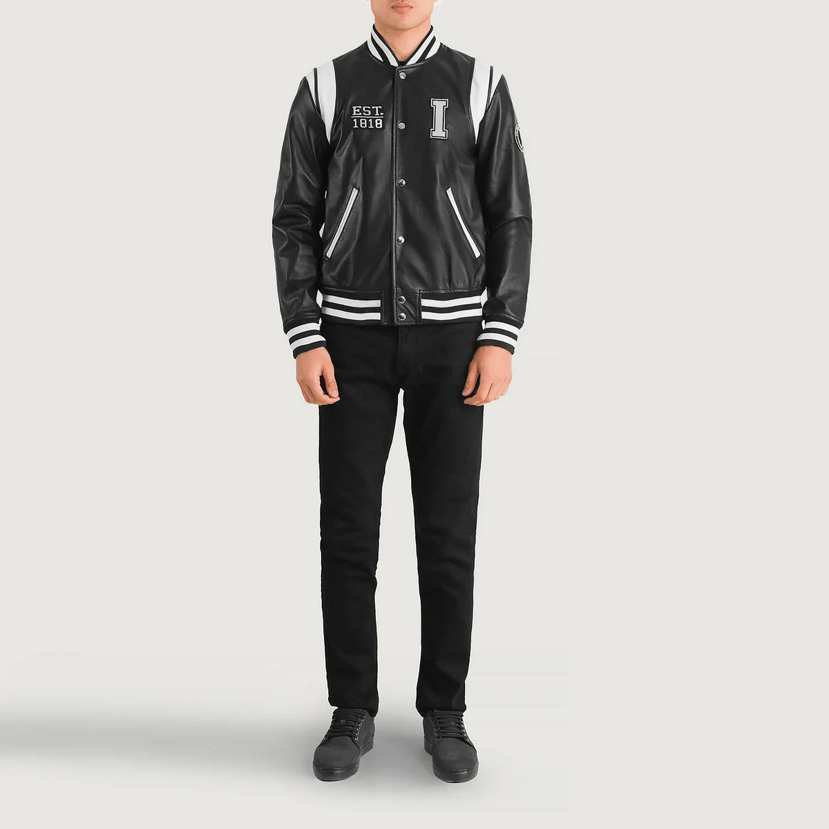 Liberte Illinois Svart Leather Varsity Läderjacka för Herr - Lateral Side Profile View Showing Sleeve Cut &amp; Athletic Taper Fit