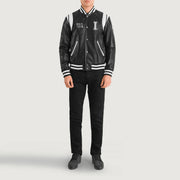 Liberte Illinois Svart Leather Varsity Läderjacka för Herr - Lateral Side Profile View Showing Sleeve Cut &amp; Athletic Taper Fit