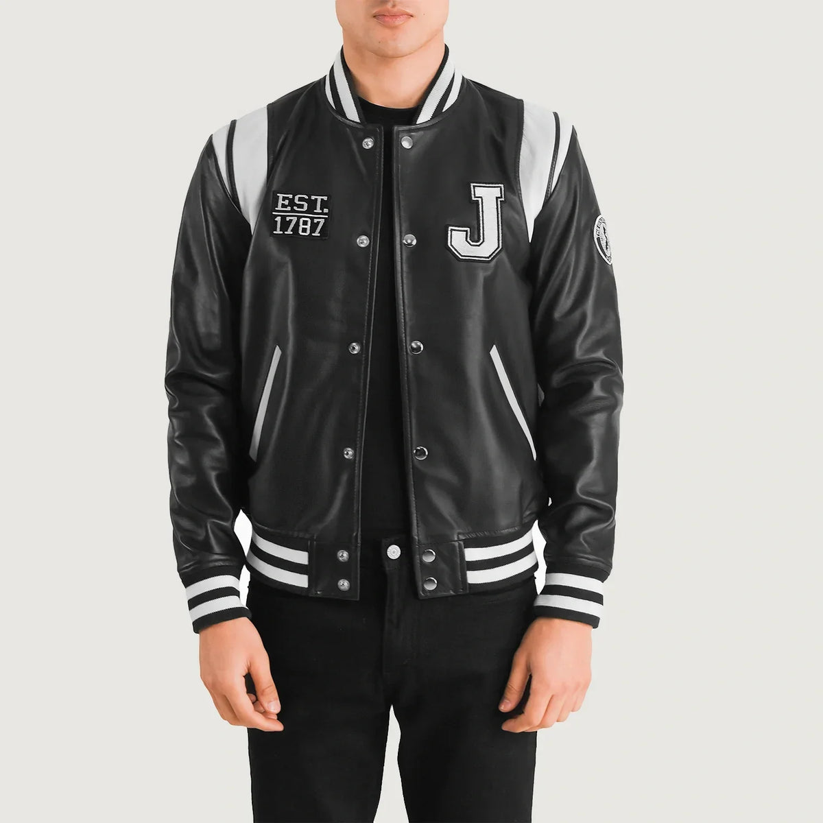 
Liberte New Jersey Svart Leather Varsity Läderjacka för Herr in Black & White Sheepskin Leather - Framifrån med skräddarsydd silhuett | Handla online