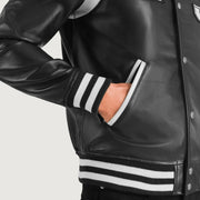 
Insida Showing Quilted Polyester Lining & Två funktionella innerfickor