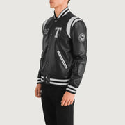 
Liberte Texas Svart Leather Varsity Läderjacka för Herr - Bakifrån med perfekt axelpassform och ren fåll