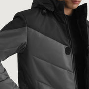 
Insida Showing Quilted Viscose Lining & Två funktionella innerfickor