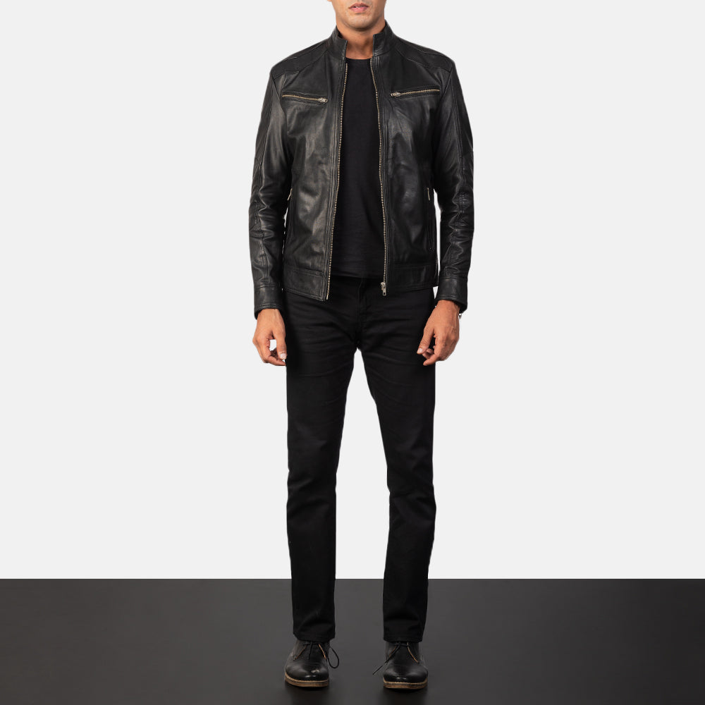 Men's Mack Svart Bikerjacka i Läder för Herr - Lateral Side Profile View Showing Sleeve Cut &amp; Athletic Taper Fit