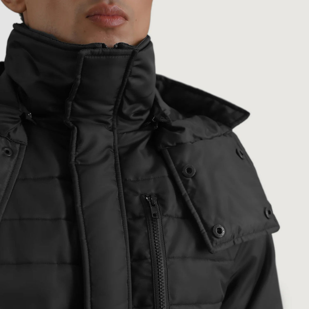 
Insida Showing Quilted Viscose Lining & Två funktionella innerfickor