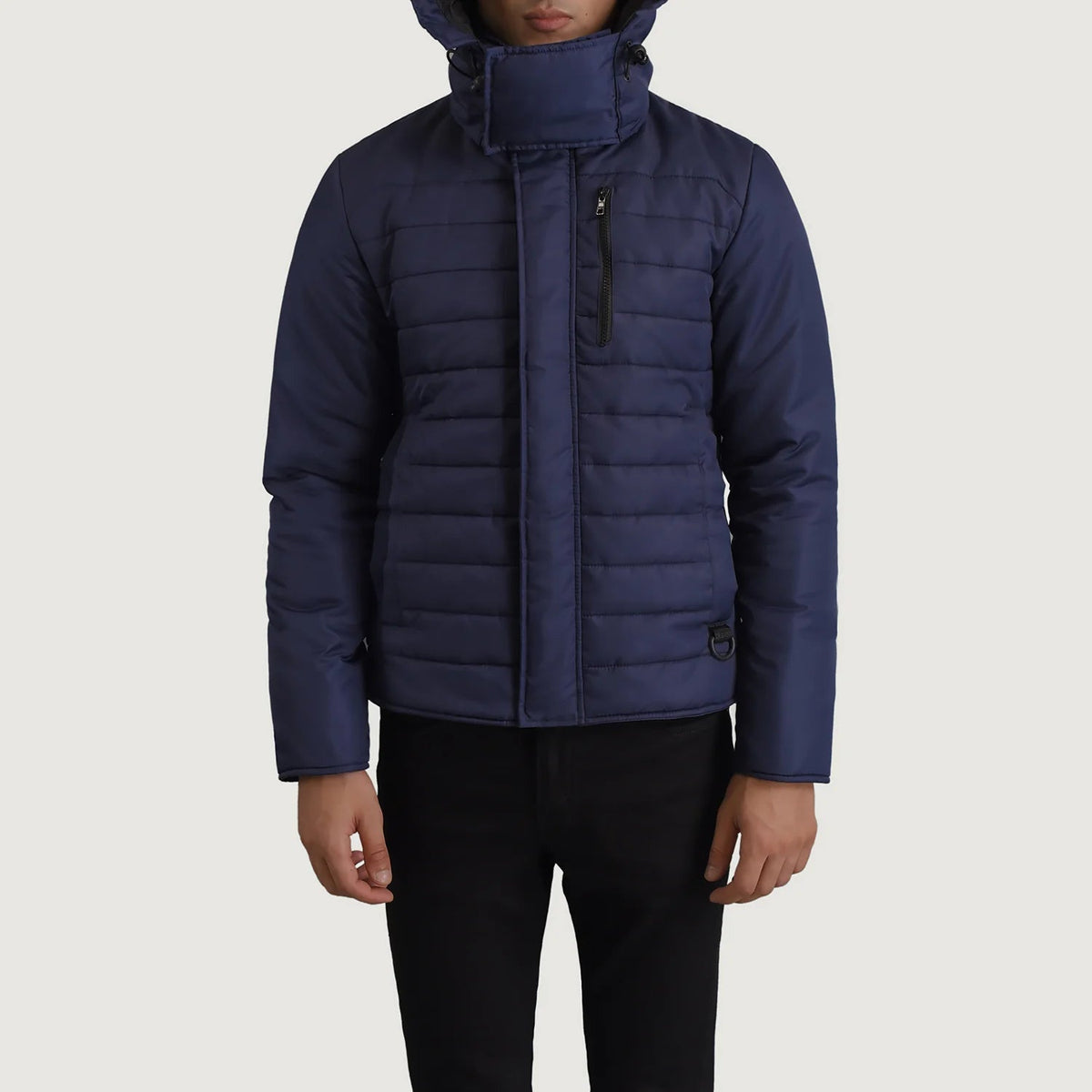 
Närbildsdetalj of Classic Collar & Zipper With Placket Hardware on Malcolm Blå Hooded Puffer Läderjacka för Herr