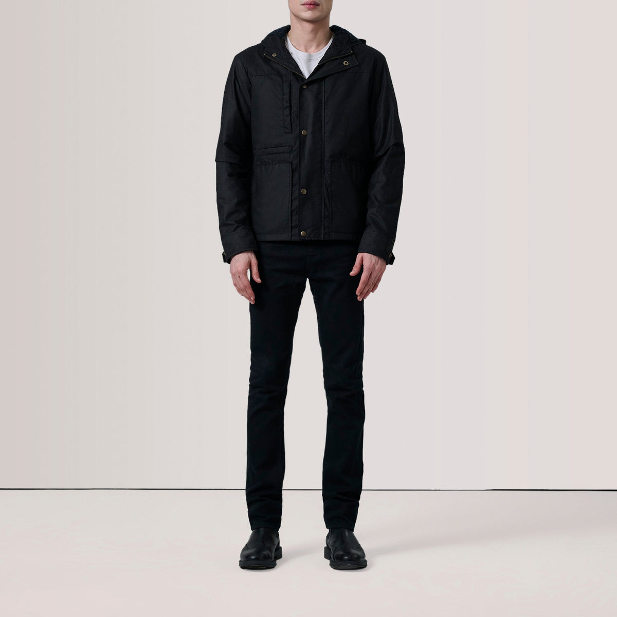 
Black Waxed Cotton Canvas Hooded Jacket - Bakifrån med perfekt axelpassform och ren fåll