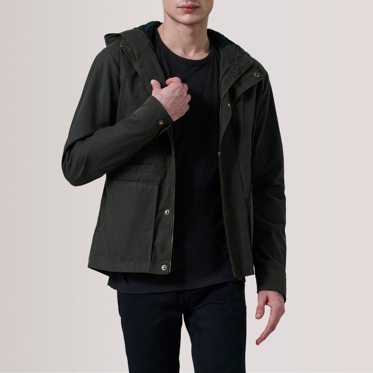 Marlo Olive Canvas Hooded Work Läderjacka för Herr For Men in Olive Waxed Cotton Canvas - Front Profile View &amp; Tailored Silhouette | Buy Online