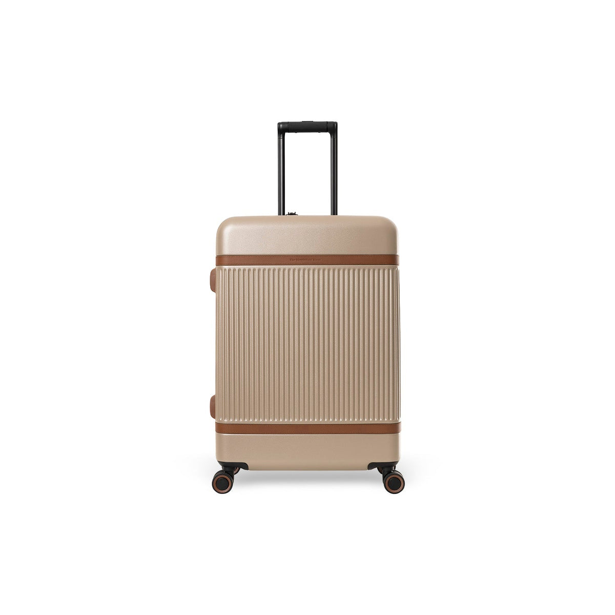 Styled Fit Perspective of Medium Suitcase Zuna för Dam on Model - Natural Daylight Drape