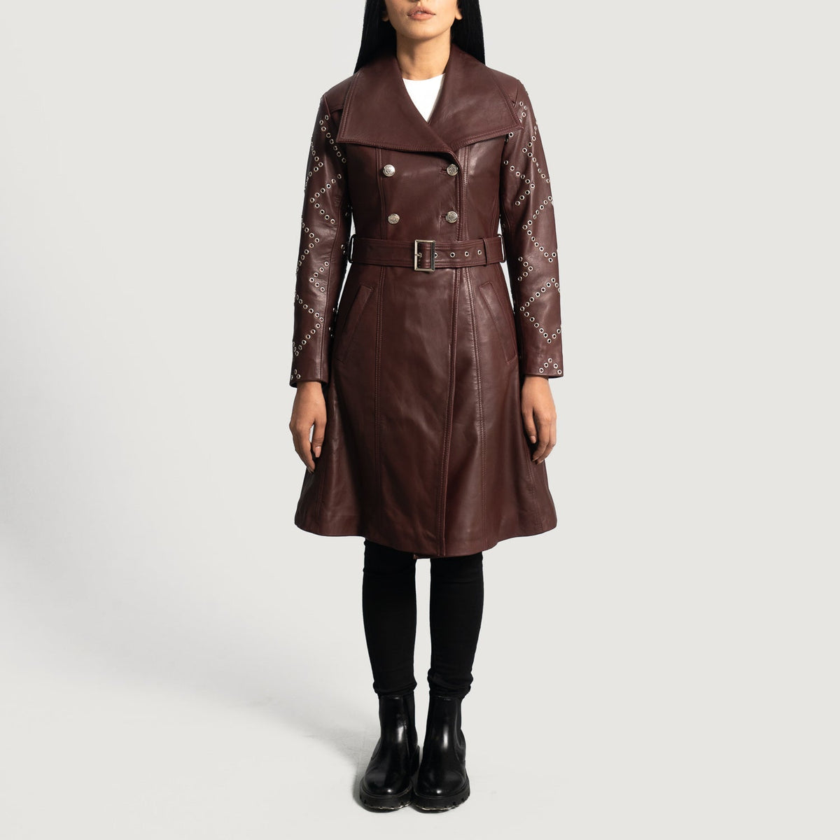 
Maroon Sheepskin Leather Trench Coat - Bakifrån med perfekt axelpassform och ren fåll