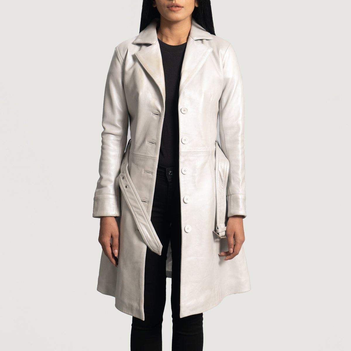 
Silver Sheepskin Leather Trench Coat - Bakifrån med perfekt axelpassform och ren fåll