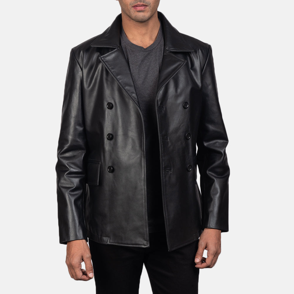 Close-Up Detail of Notch &amp; Buttons Hardware on Men's Mr. Bailey Svart Leather Naval Peacoat för Herr