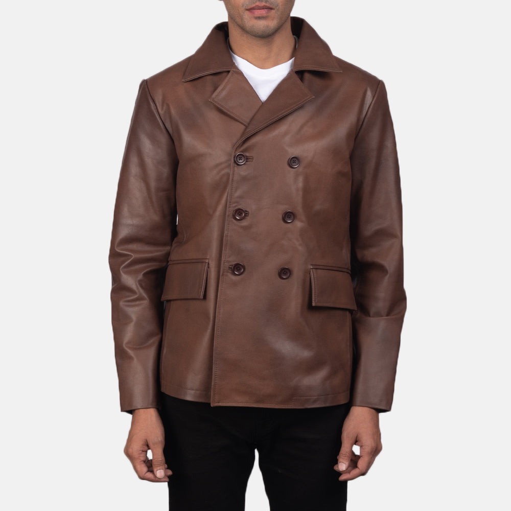 
Mr. Bailey Brun Leather Naval Peacoat för Herr in Brown Cowhide Leather - Framifrån med skräddarsydd silhuett | Handla online