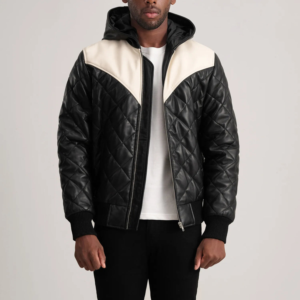 
Norman Tan Hooded Bomber Leather Puffer Jacket in Tan Brown Sheepskin Leather - Framifrån med skräddarsydd silhuett | Handla online