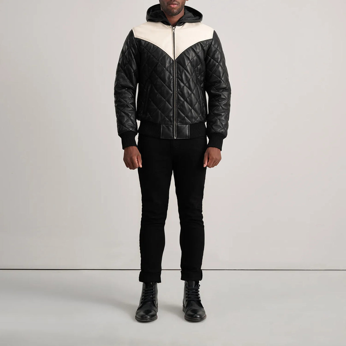 
Norman Tan Hooded Bomber Leather Puffer Jacket - Sidoprofil som visar ärmskärning