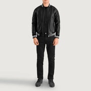Close-Up Detail of Varsity collar &amp; Zipper Hardware on Pascal Svart Leather Varsity Läderjacka för Herr
