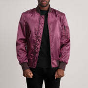 Quinton MA-1 Maroon Bomberjacka i Läder för Herr - Lateral Side Profile View Showing Sleeve Cut &amp; Athletic Taper Fit