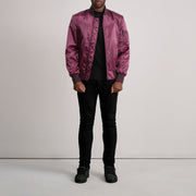Close-Up Detail of Varsity &amp; Zipper Hardware on Quinton MA-1 Maroon Bomberjacka i Läder för Herr