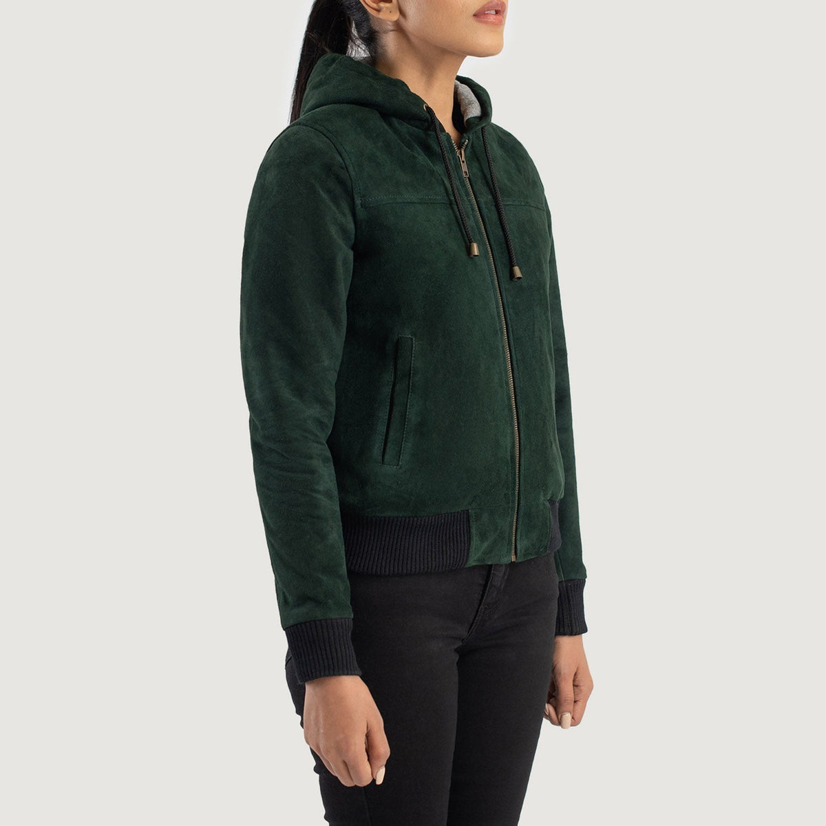 
Green Goatskin Suede Bomber Jacket - Bakifrån med perfekt axelpassform och ren fåll