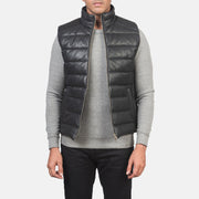 
Reeves Svart Leather Vadderad väst för Herr in Black Sheepskin Leather - Framifrån med skräddarsydd silhuett | Handla online