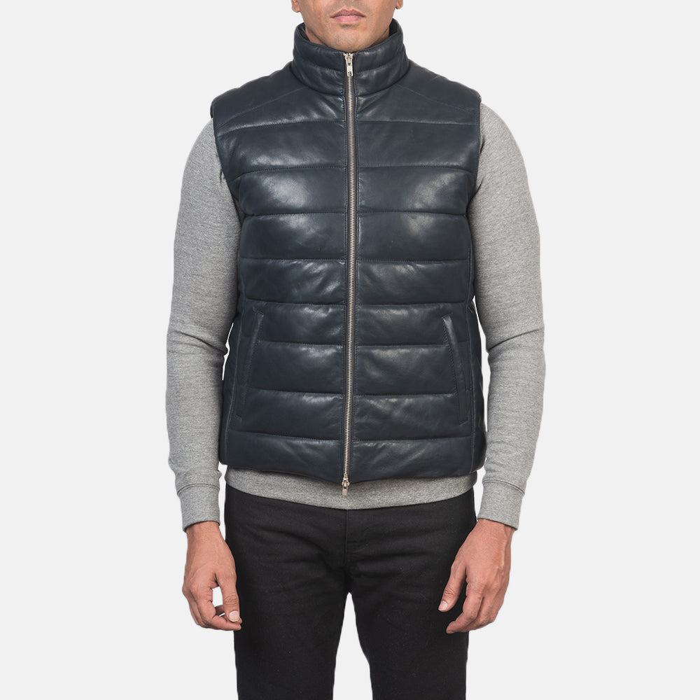 
Närbildsdetalj of Classic Collar & Zipper with Dual Puller Hardware on Reeves Blå Leather Vadderad väst för Herr