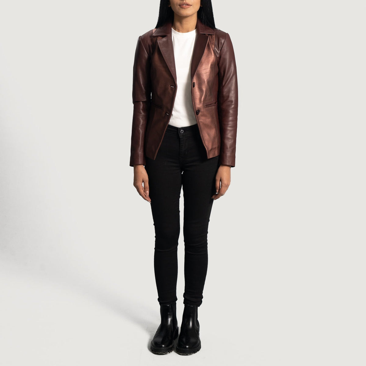 Close-Up Detail of Notch &amp; Button Hardware on Women's Ruby Metallic Maroon Leather Blazer för Dam
