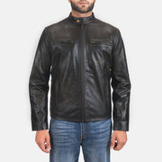 
Rustic Black Leather Biker Jacket in Distressed Black Cowhide Leather - Framifrån med skräddarsydd silhuett | Handla online