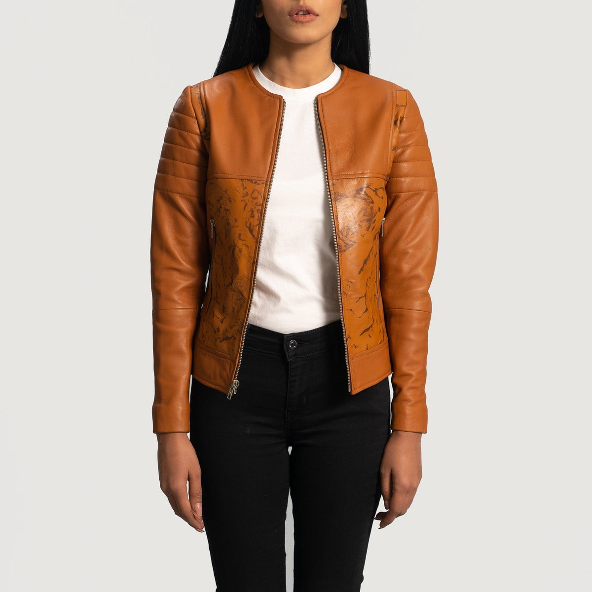 Women's Sandy Ljusbrun Dye Bikerjacka i Läder för Dam - Lateral Side Profile View Showing Sleeve Cut &amp; Athletic Taper Fit