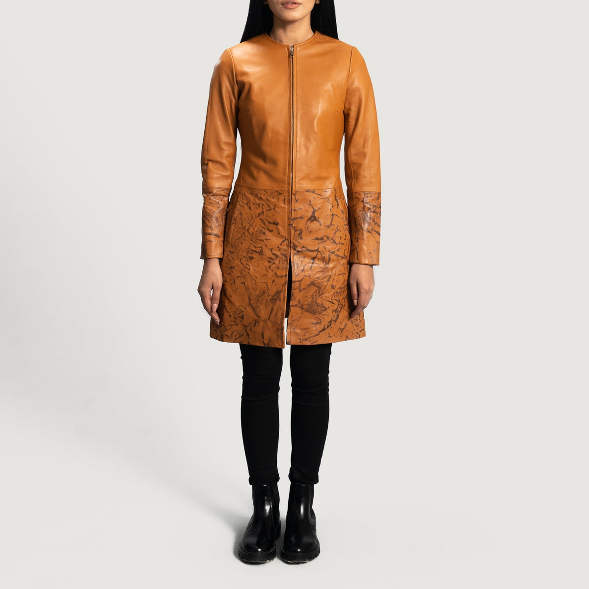 Close-Up Detail of Classic Collar &amp; Zipper Hardware on Women's Sandy Ljusbrun Dye Leather Coat för Dam