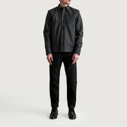 
Närbildsdetalj of Shirt & Buttons Hardware on Scout Tumbled Svart Leather Shirt för Herr