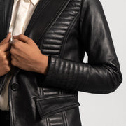Women's Selina Svart Leather Blazer för Dam - Lateral Side Profile View Showing Sleeve Cut &amp; Athletic Taper Fit