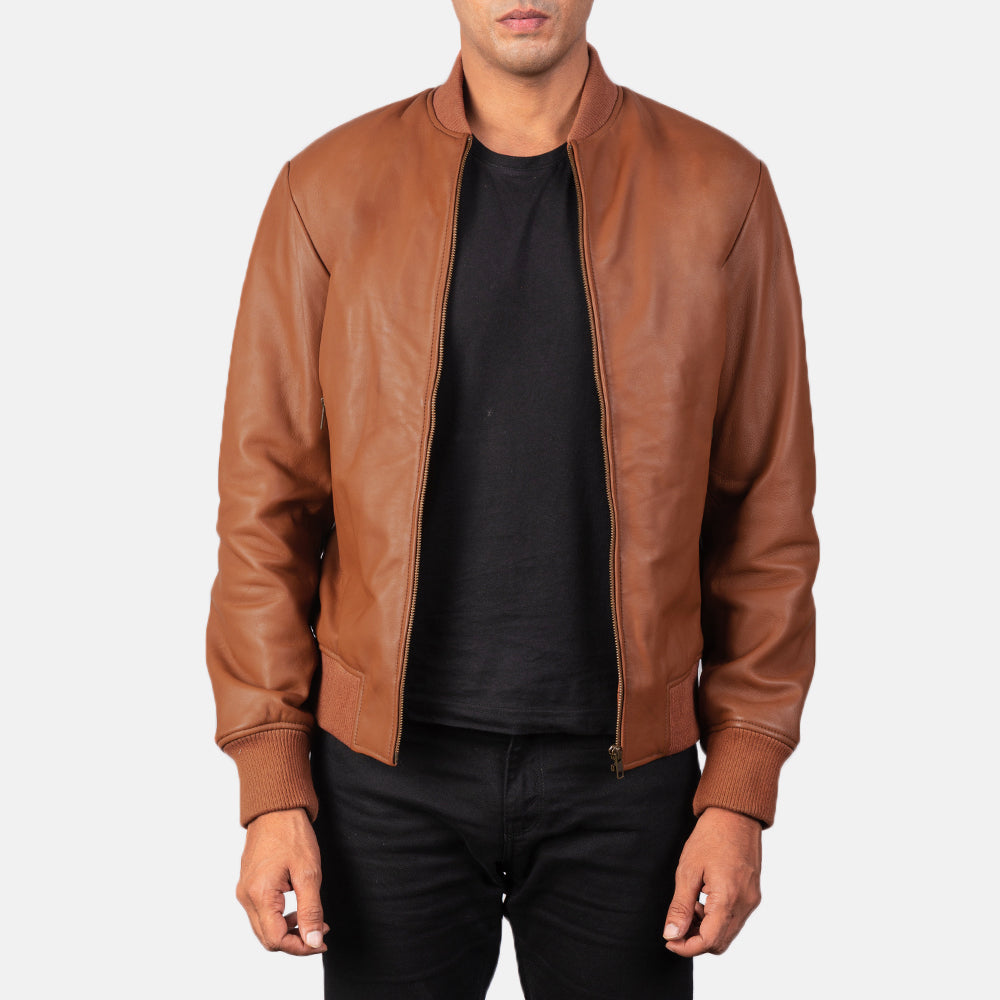 Men's Shane Brun Bomberjacka i Läder för Herr in Brown Sheepskin Leather - Front Profile View &amp; Tailored Silhouette | Buy Online
