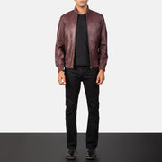 Men's Shane Maroon Bomberjacka i Läder för Herr - Lateral Side Profile View Showing Sleeve Cut &amp; Athletic Taper Fit