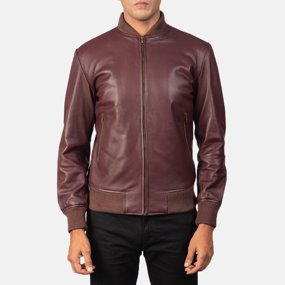 Close-Up Detail of Varsity &amp; Zipper Hardware on Men's Shane Maroon Bomberjacka i Läder för Herr