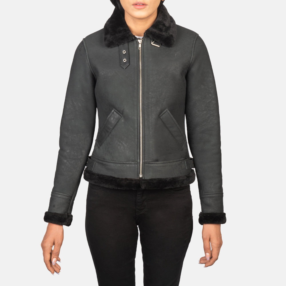 
Närbildsdetalj of Buckled Collar & Zipper Hardware on Sherilyn B-3 Distressed Black Leather Bomber Jacket